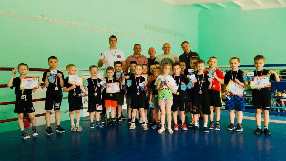 Сегодня в СОК «ВИТЯЗЬ» состоялась матчевая встреча среди самых юных воспитанников БК «ЮНОСТЬ» «ХГЦФЗН «Спорт для всех», посвященная ДНЮ ЗАЩИТЫ ДЕТЕЙ