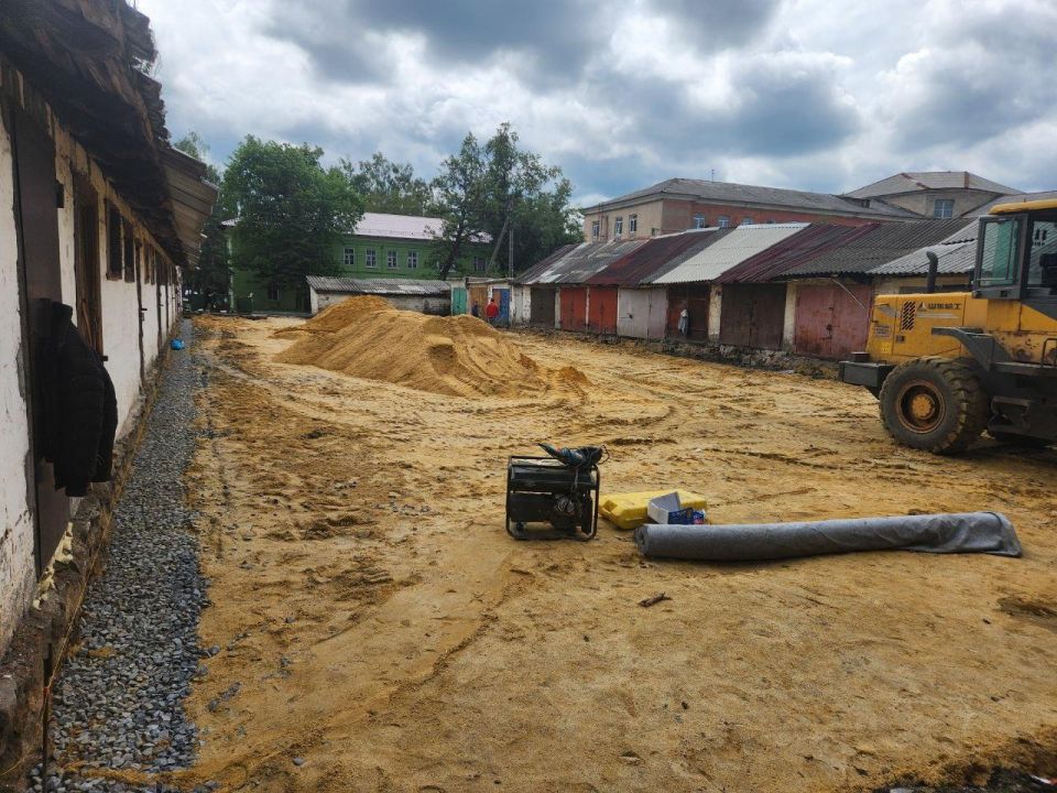 В Харцызске продолжается благоустройство дворов при поддержке Нижегородской области