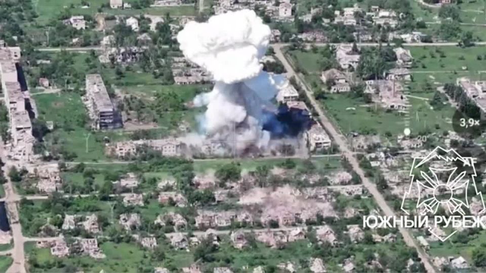 Прямое попадание авиабомбы с УМПК по расположению ВСУшников в Северске