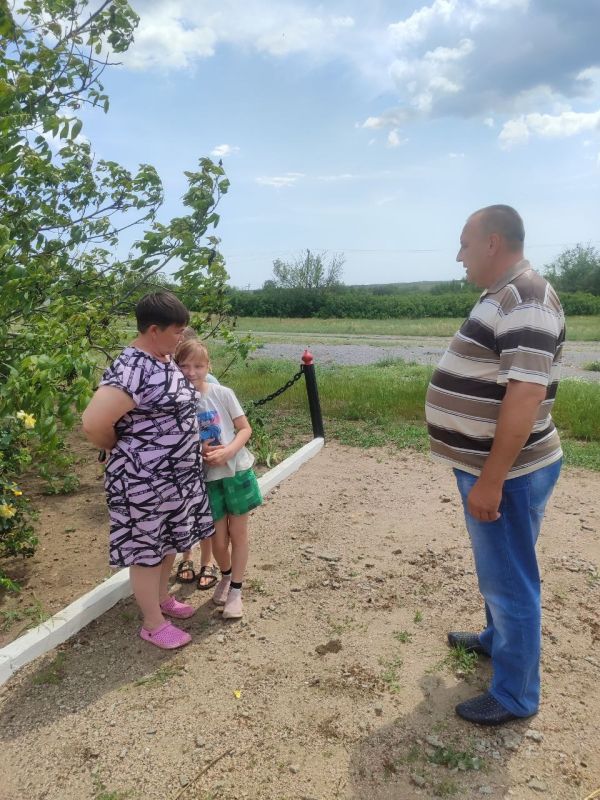 Сегодня начальник Тельмановского территориального отдела встретился с жителями села Николаевка