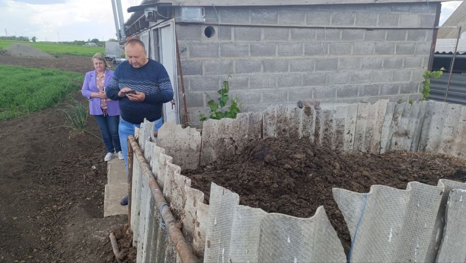 Наталья Великодная: В ходе приема граждан жители пожаловались на едкий запах от соседского двора
