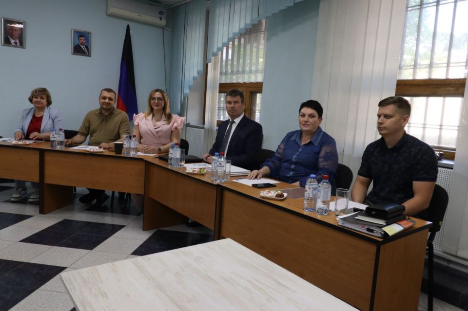 Анастасия Мельничайко: Вчера, 03 июня 2025 года, на базе Нотариальной палаты ДНР состоялся экзамен для лиц, претендующих на должность стажёра нотариуса