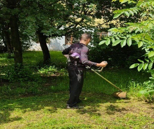 В Кировском внутригородском районе продолжаются работы по благоустройству