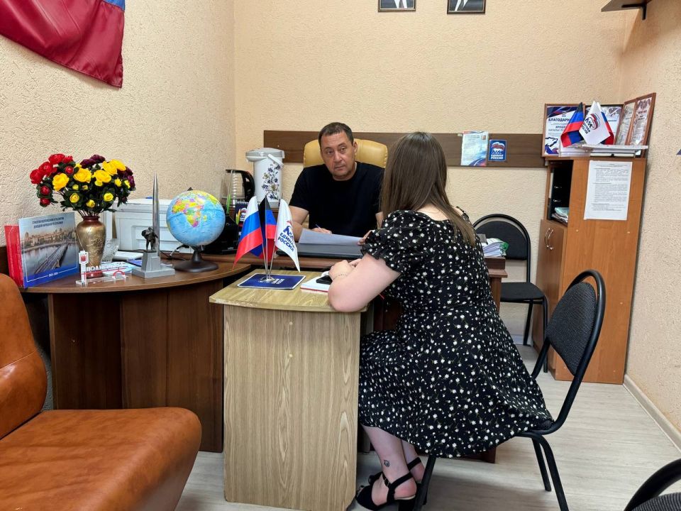 Константин Зинченко: Провел прием граждан в Волновахском отделении общественной приемной Единой России совместно с представителями профильных управлений и отделов администрации Волновахского муниципального округа