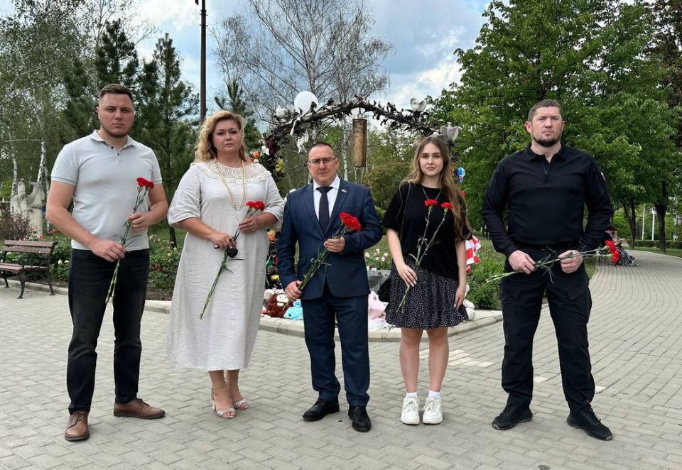 Депутаты от фракции «ЛДПР» почтили память невинных детей — жертв украинской агрессии