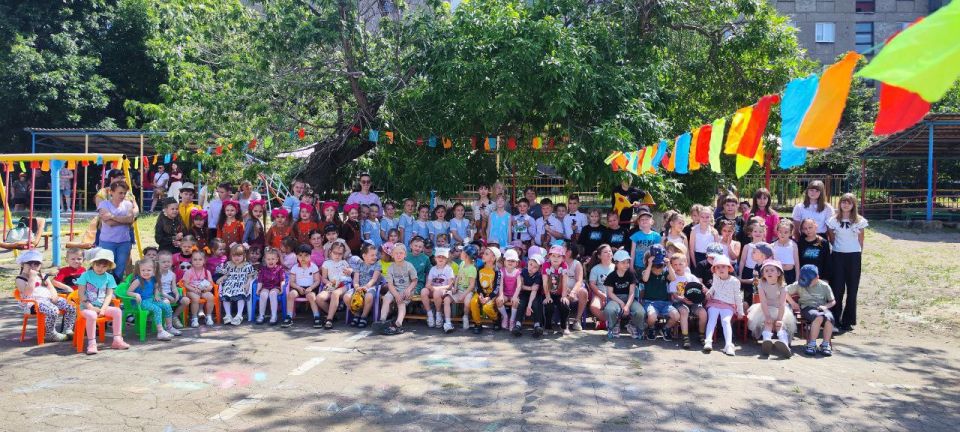 В Снежном для юных жителей прошел праздничный концерт