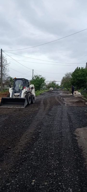 Безопасность и комфорт: на улице Донецкой ремонтируют дорожное полотно