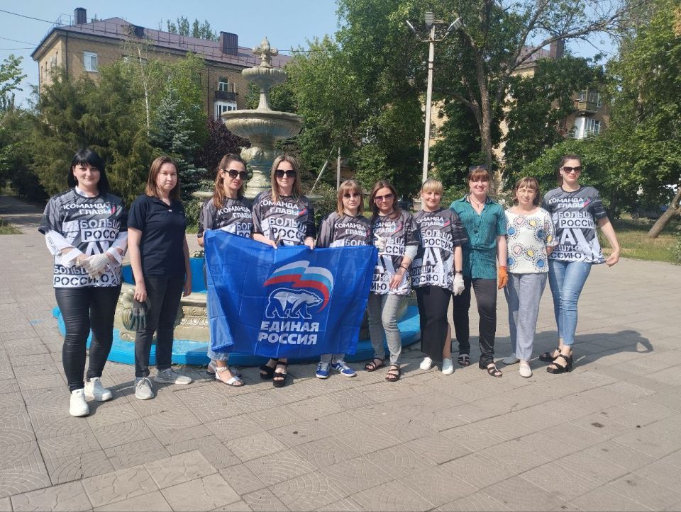 Активисты Ждановки провели субботник в сквере «Радужный»