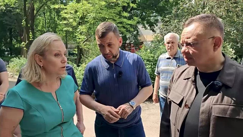 Денис Пушилин: Восстановление бывших прифронтовых районов Донецка обсудили с Главой Минстроя России Иреком Файзуллиным на встрече с жильцами многоквартирного дома №22 на ул. Стаханова