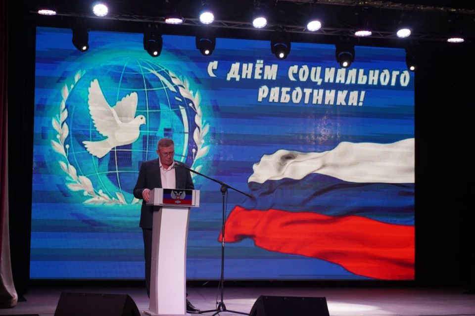 Сергей Юзвинкевич: Сегодня в Володарском  Доме культуры  прошел концерт, посвященный Дню социального работника