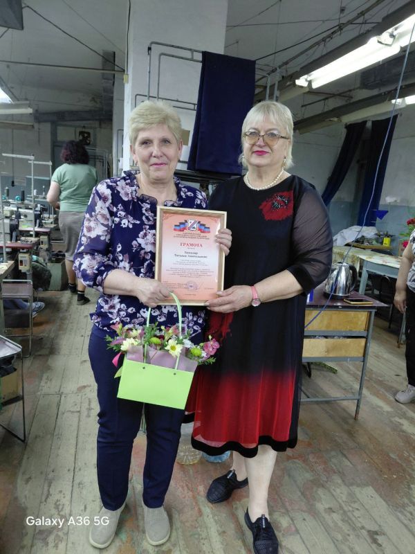 В Снежном отметили заслуги работников швейной фабрики