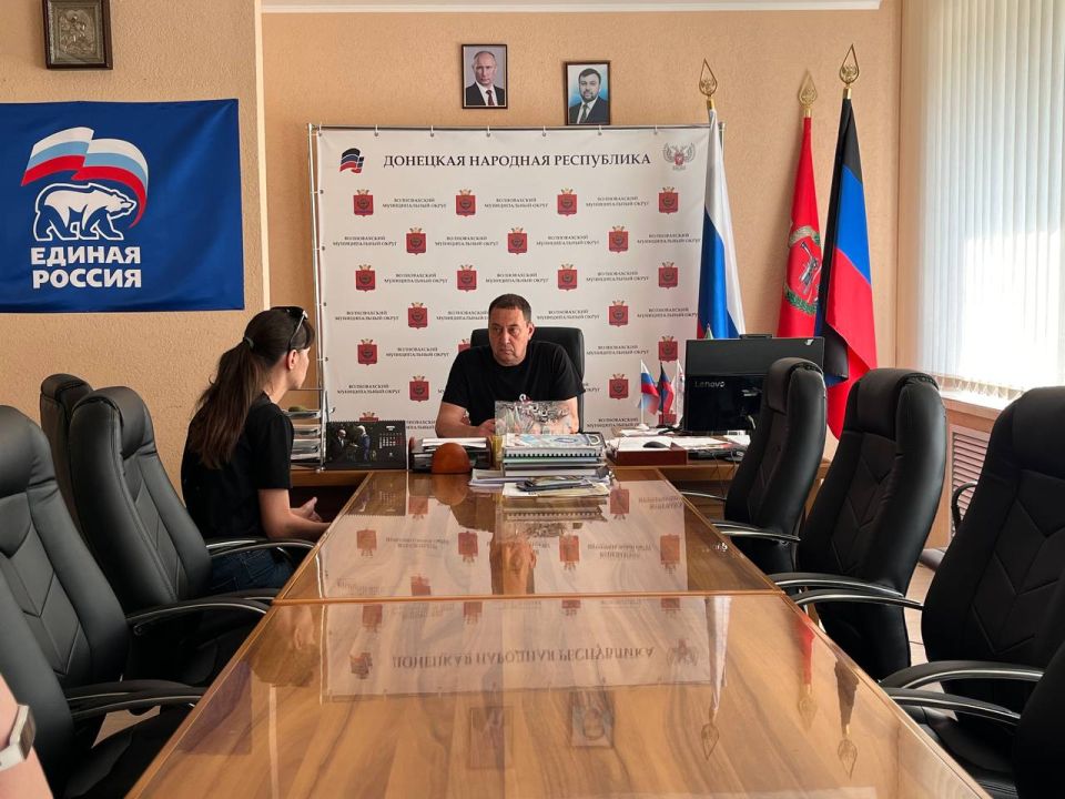 Сегодня, 06 июня, глава муниципального образования Волновахский муниципальный округ ДНР, Константин Зинченко провел прием граждан совместно с представителями профильных управлений и отделов администрации Волновахского...