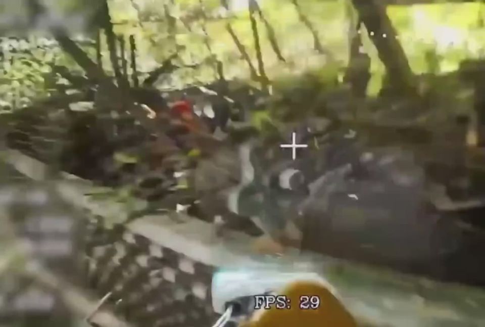 Расчет FPV-дронов центра "Рубикон" уничтожил танк Т-64БВ ВСУ в ДНР