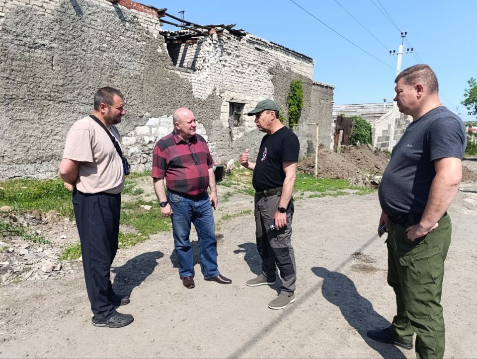 Константин Зинченко: Выполняя поручение Главы ДНР Дениса Пушилина выехал по обращению жителей для решения проблемы с водоснабжением