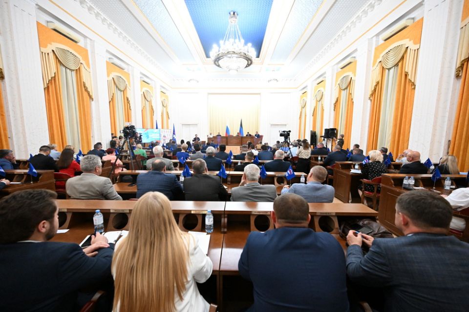 Денис Пушилин и Владимир Якушев выступили на заседании фракции «Единая Россия» в Народном Совете ДНР