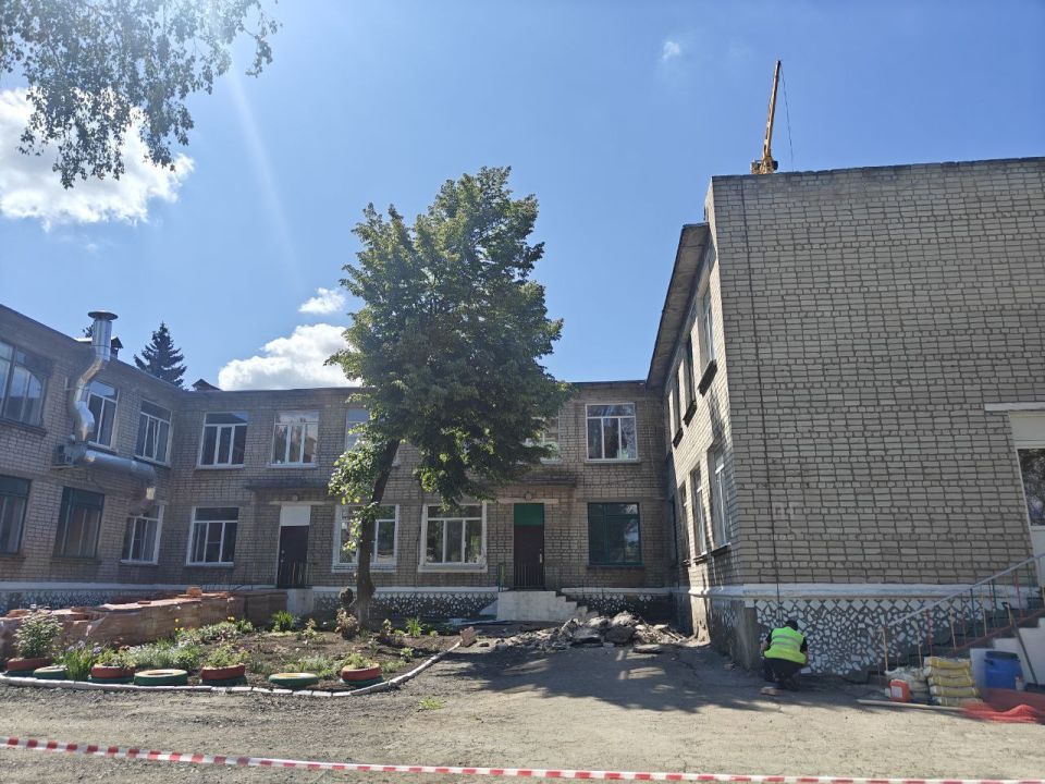 Сергей Ермаков: В Снежном ведутся ремонтные работы в образовательных учреждениях