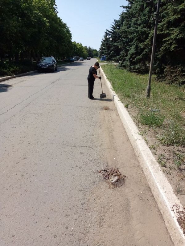 В рамках акции &quot;Экологический субботник&quot;, сегодня 06.06.2025, в городе Светлодарск работники городских предприятий и учреждений выполнили следующие работы по уборке своих прилегающих территорий: