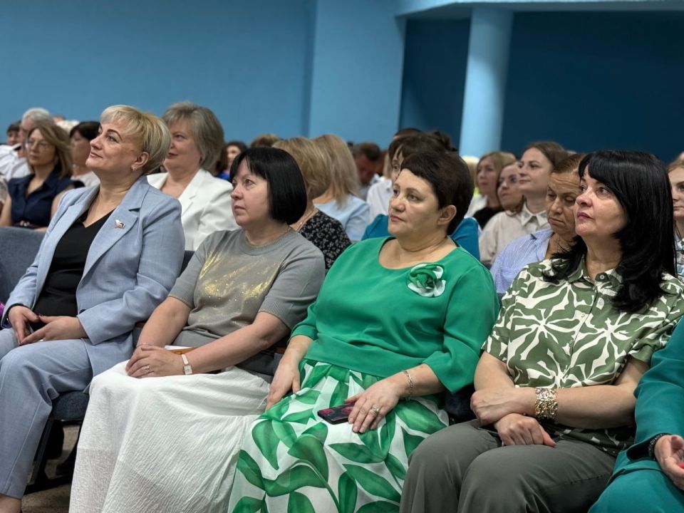 В преддверии профессионального праздника – Дня социального работника – в Министерстве труда и социальной защиты ДНР прошло торжественное мероприятие