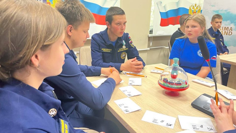 Добровольцы Донецкого РО ВСКС провели интеллектуальную игру «Что? Где? Когда?», посвященную Дню русского языка