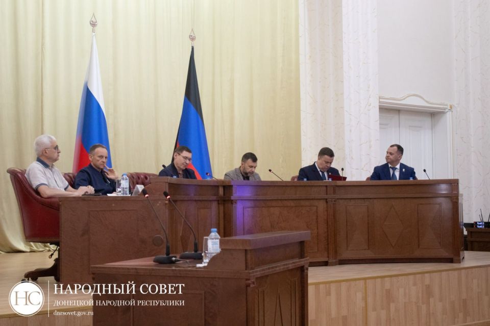 Константин Кузьмин: 1 января 2026 года заканчивается переходный период в Донецкой Народной Республике, который действует на основе закона «О принятии в Российскую Федерацию Донецкой Народной Республики и образовании в...