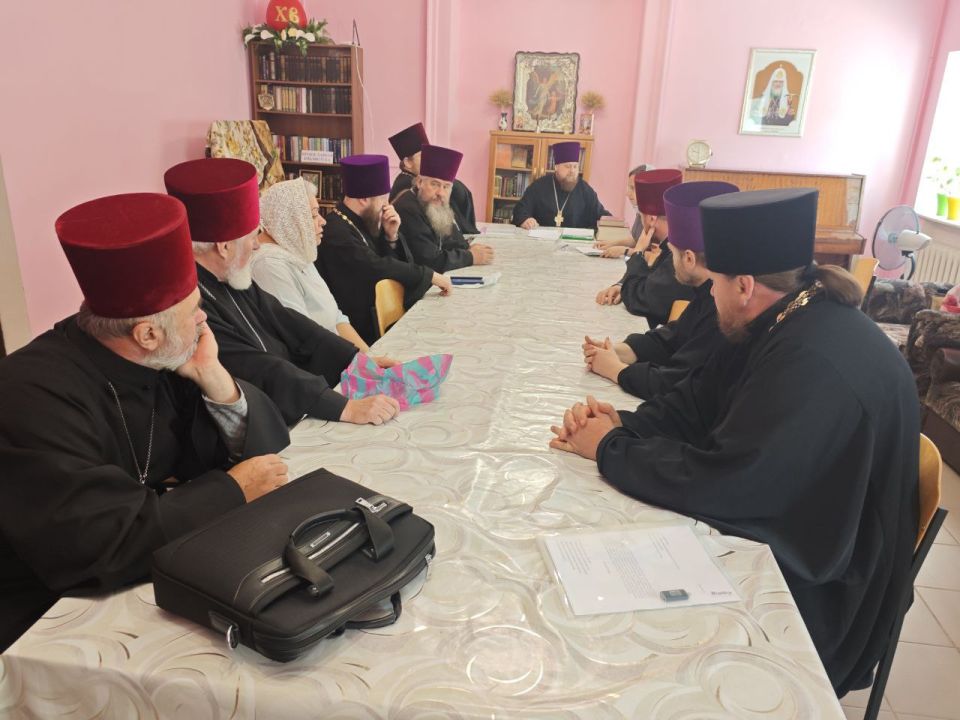 В Комсомольском прошло заседание духовенства Старобешевского округа