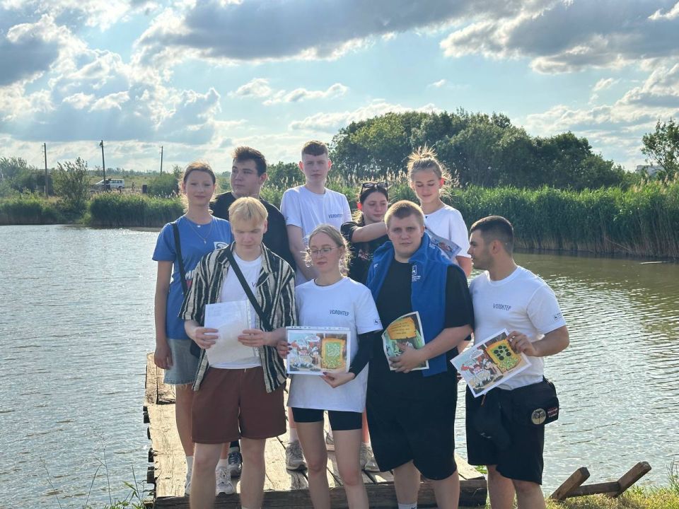 С ЗАБОТОЙ О ПРИРОДЕ. В рамках Всероссийской акции «Марафон зелёных дел» активная молодежь Иловайска при поддержке администрации города организовала субботник совместно с волонтерами «Дома Народного Единства» из Нижнего...