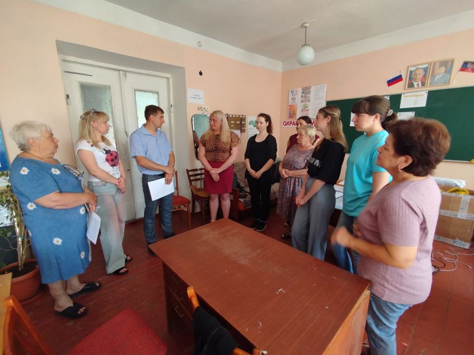 6 июня начальник Марьяновского территориального отдела Администрации Старобешевского муниципального округа, секретарь первичного отделения №1076 партии Единая Россия Николай Пефтиев провел встречу с трудовым коллективом ГБОУ...