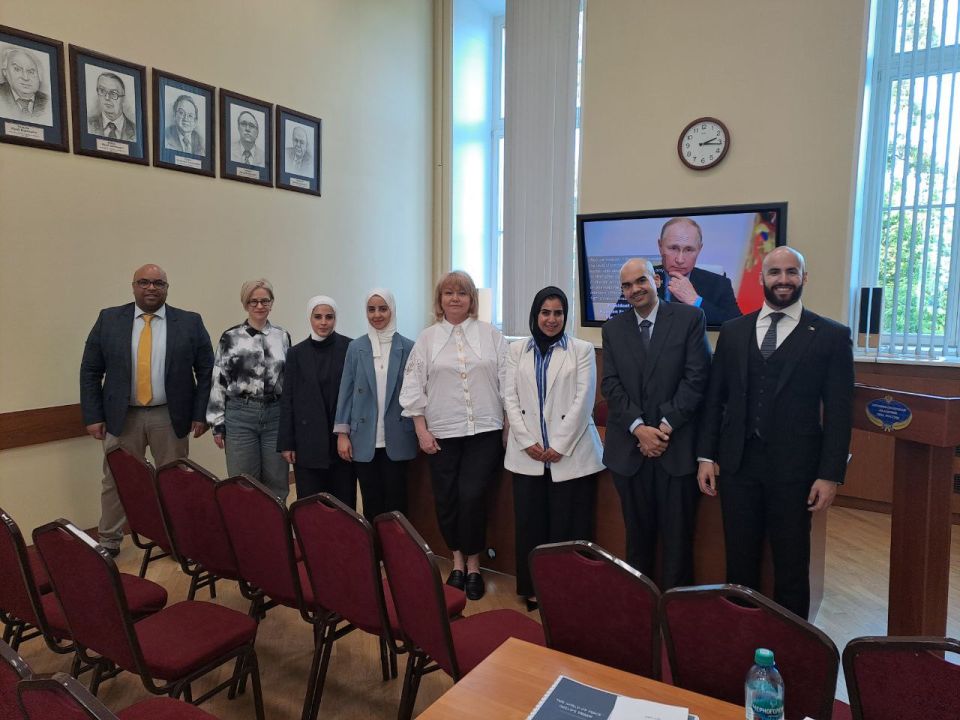 Сила в правде. Провела встречу с дипломатами Кувейта, выступила с лекцией о новейшей истории Донбасса, о военных преступлениях неонацистского киевского режима против мирного населения Донецкой земли