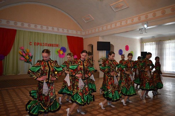 В Амвросиевке прошла концертная программа, посвящённая Дню социального работника