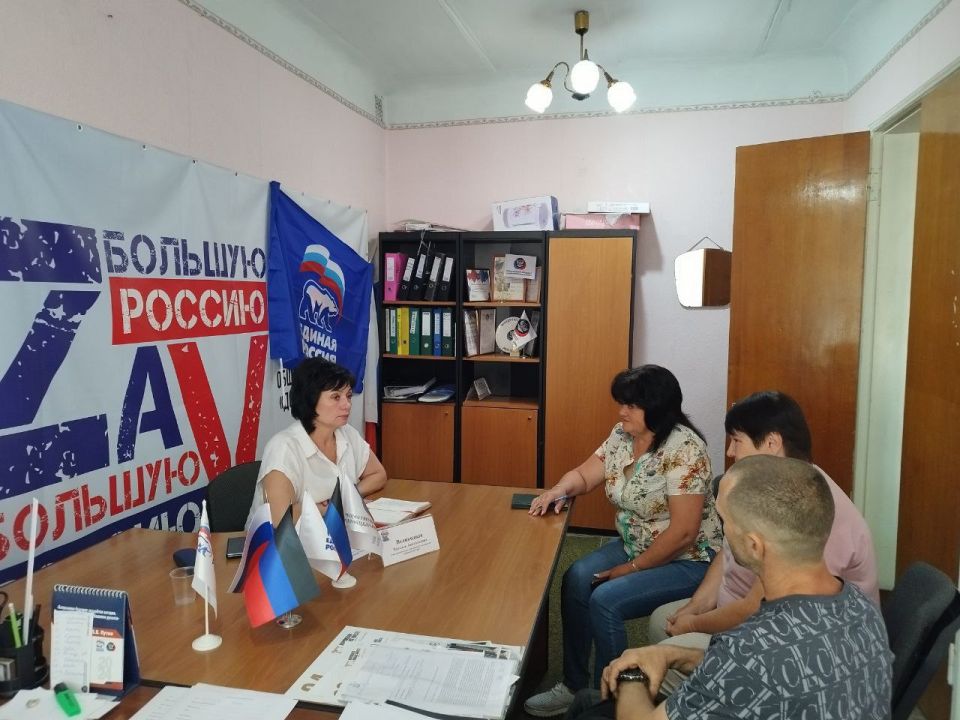 Наталья Великодная: Провела прием граждан в местной общественной приемной партии &quot;Единая Россия&quot;
