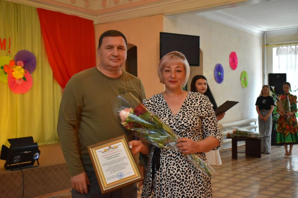 Игорь Лызов: В преддверие праздника Дна социального работника вручил грамоты и благодарности за успехи в профессиональной деятельности, большой вклад в развитие системы социальной защиты людям, кто является истинной опорой...