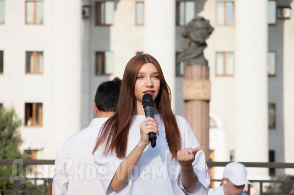Читали стихи Пушкина, Блока и не только: в Донецке прошел вечер русской поэзии