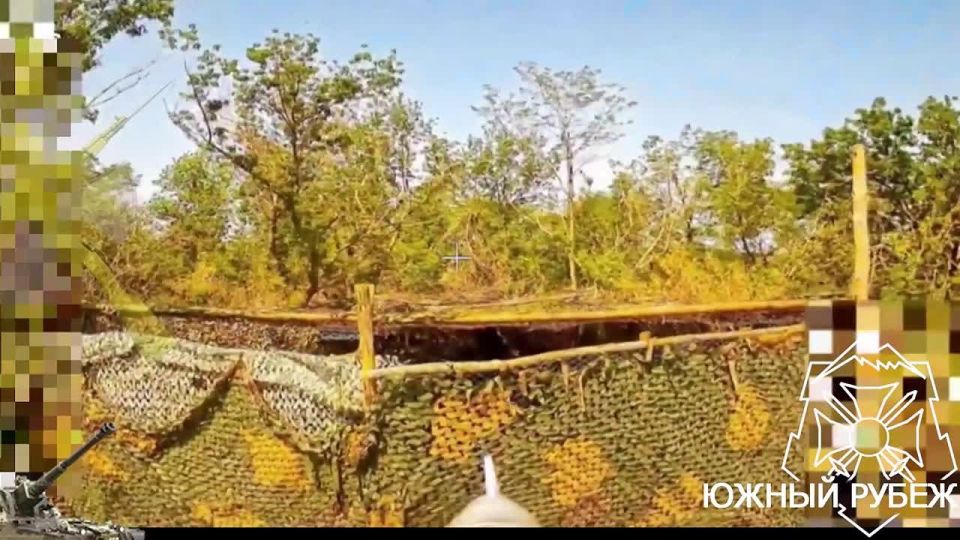 Ювелирное уничтожение серией ударов оптоволоконных FPV-дронов "КВН" польской САУ AHS Krab в районе н.п Васютинское, Краматорское направление