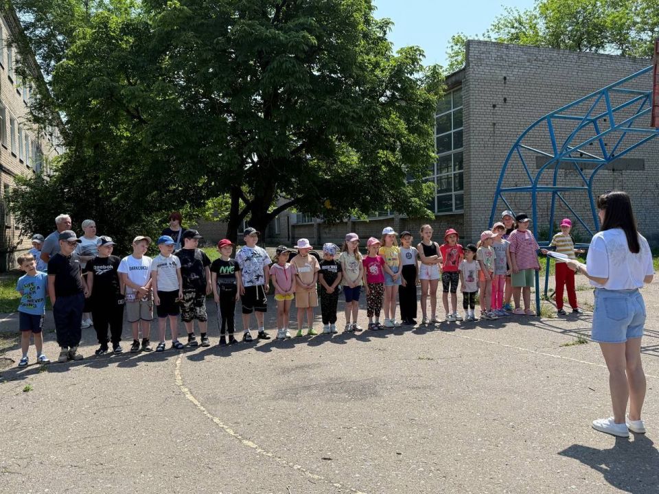 В рамках месячника спорта «Спортивный Донбасс» в пришкольном лагере состоялось яркое спортивное мероприятие под названием «Спортивный калейдоскоп»