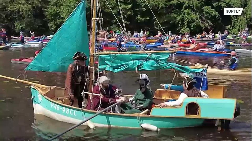 Ты неси меня, Нева: более 3000 человек приняли участие в Петровском гребном марафоне