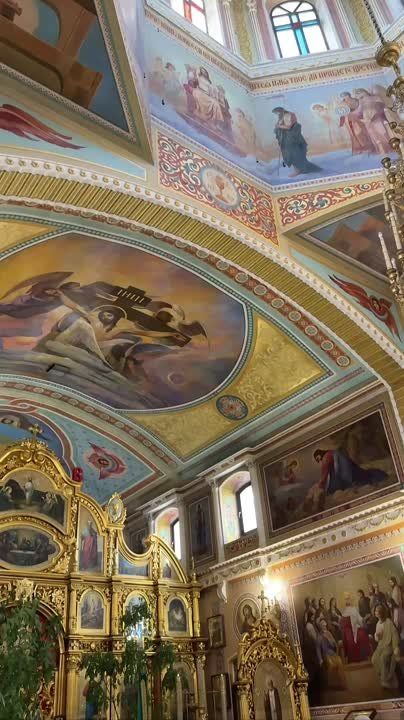 Артем Крамаренко: Пусть Святой Дух озаряет ваш путь, укрепляет в делах, вдохновляет на добро и сохраняет мир в каждом доме!