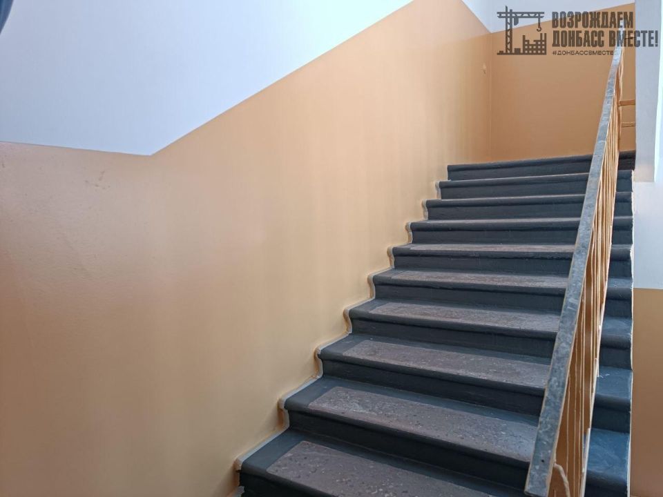 Игорь Лызов: Амурская область ведет ремонт лестничных пролетов в школе № 6 Амвросиевки