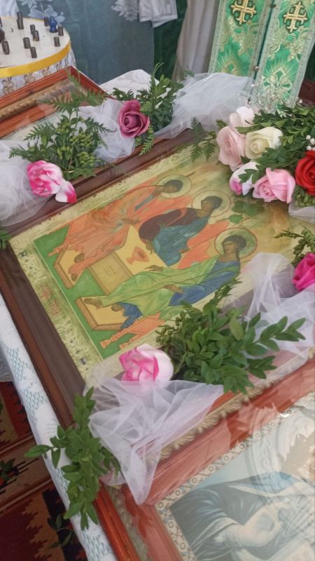 Праздник Святой Троицы. 8 июня участники художественной самодеятельности в сопровождении сотрудников МБУК "Златоустовский ЦНТ" с радостью отметили Праздник Святой Троицы. В этот торжественный день они посетили храм Иоанна...