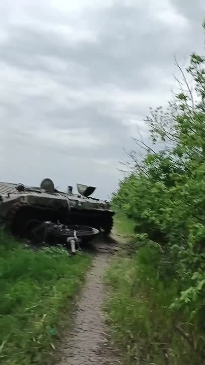 Покровское направление. Метнувшая башню вражеская БМП-1 на освобождённой территории ДНР в объективе нашего бойца