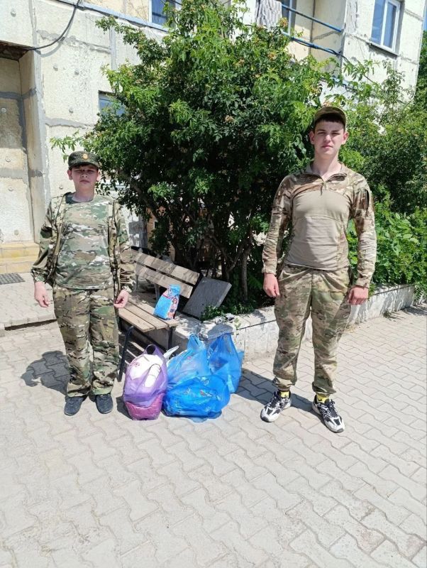 ZV Донбасс. Юнармейцы ВПСК «Легионеры» города Донецк Журман Святослав, Лисица Дмитрий, Нагин Никита, Трифонов Богдан, Сердюк Рената, Скидан Максим, Борисенко Даниил, Нагин Радион 7 июня приняли ...