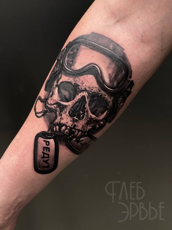 Продолжаю серию военной татуировки и понимаю, что она меня учит