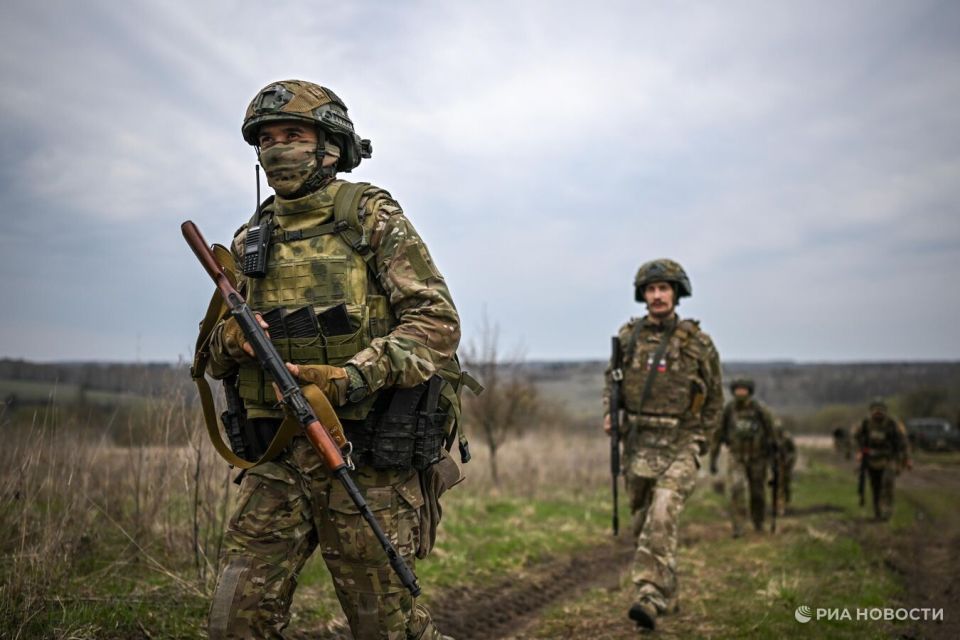 Российские военные и волонтеры помогли воссоединиться семье из Селидово