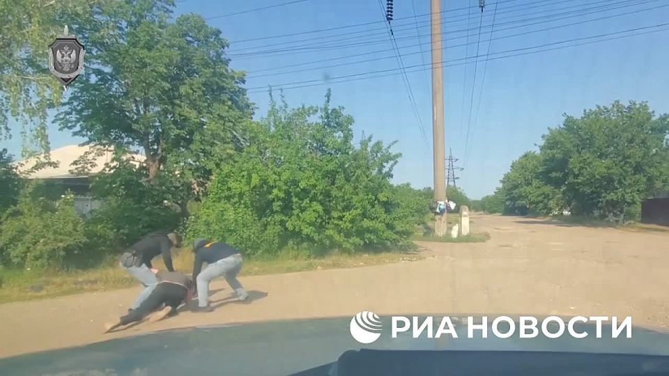Сотрудники УФСБ по ЛНР задержали жителя прифронтового Старобельского района, передававшего спецслужбам Киева данные о российской армии и МЧС