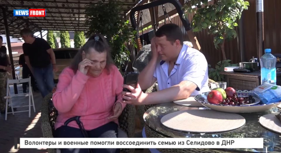 Волонтеры и военные помогли воссоединить семью из Селидово в ДНР