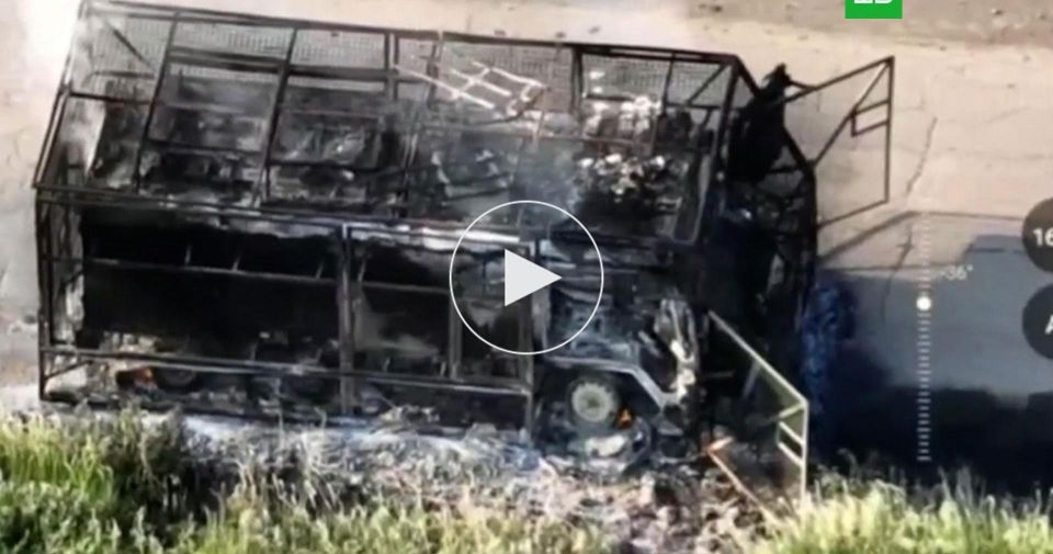 МО показало уничтожение британской бронемашины Pinzgauer Vector