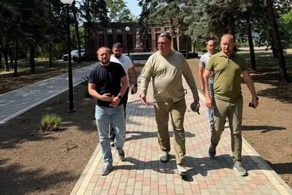 Замглавы Минстроя России Валерий Леонов посетил поселок Володарское в ДНР