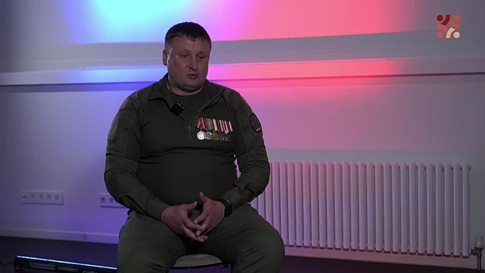 Очередной герой традиционной рубрики #ПРОСВОих Дома народного единства – ветеран СВО Александр Марунченко