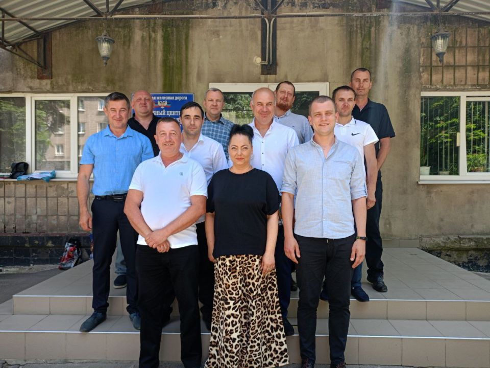 6 июня успешно завершила обучение в Учебном центре профессиональных квалификаций Донецкого филиала ФГУП «ЖДН» группа машинистов тепловоза