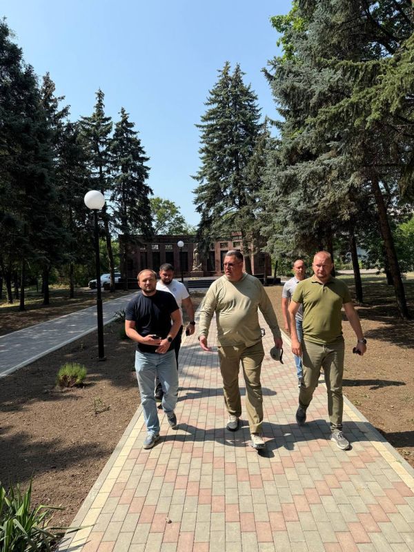 Замминистра строительства и ЖКХ России Валерий Леонов посетил пгт Володарское