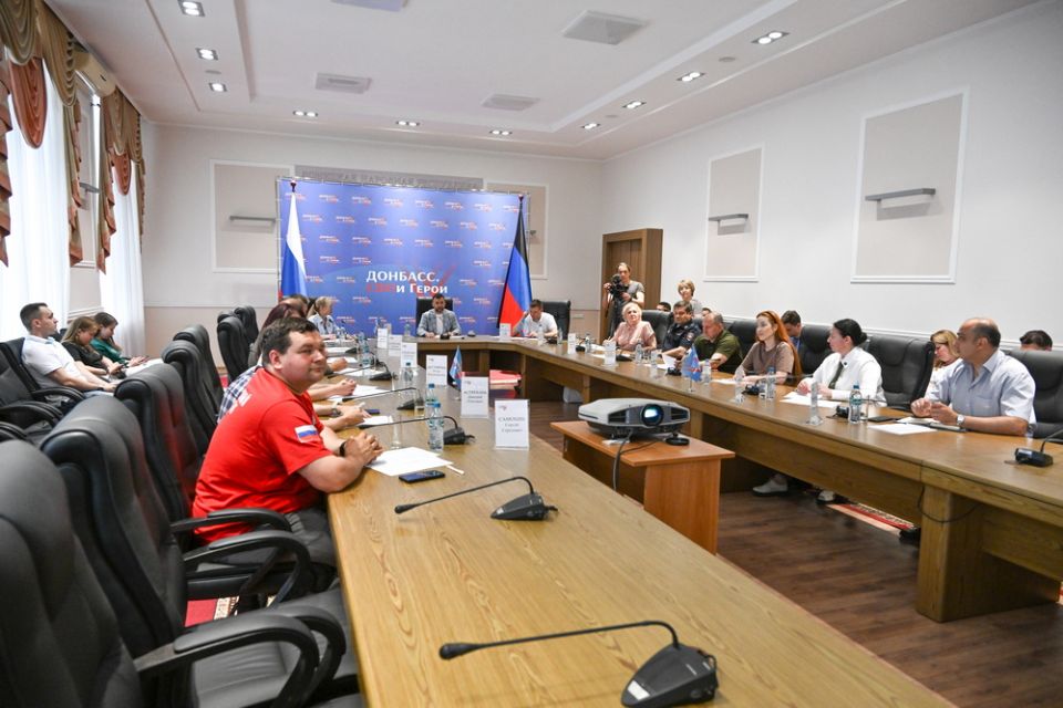 Денис Пушилин принял участие в подведении итогов третьего этапа кадрового конкурса «ДОНБАСС. СВОи Герои»